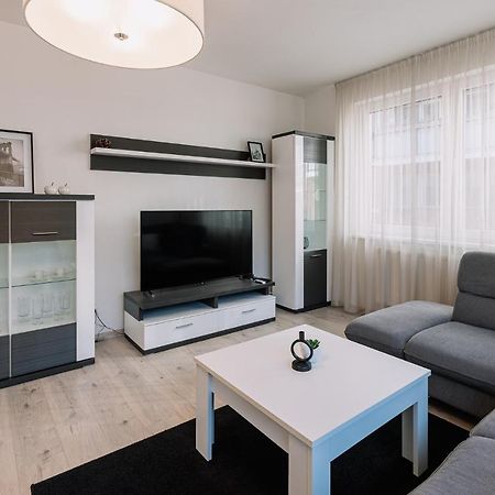 Skau 1 Old Town Family & Business Apartment Free Parking Bratislava Exteriör bild
