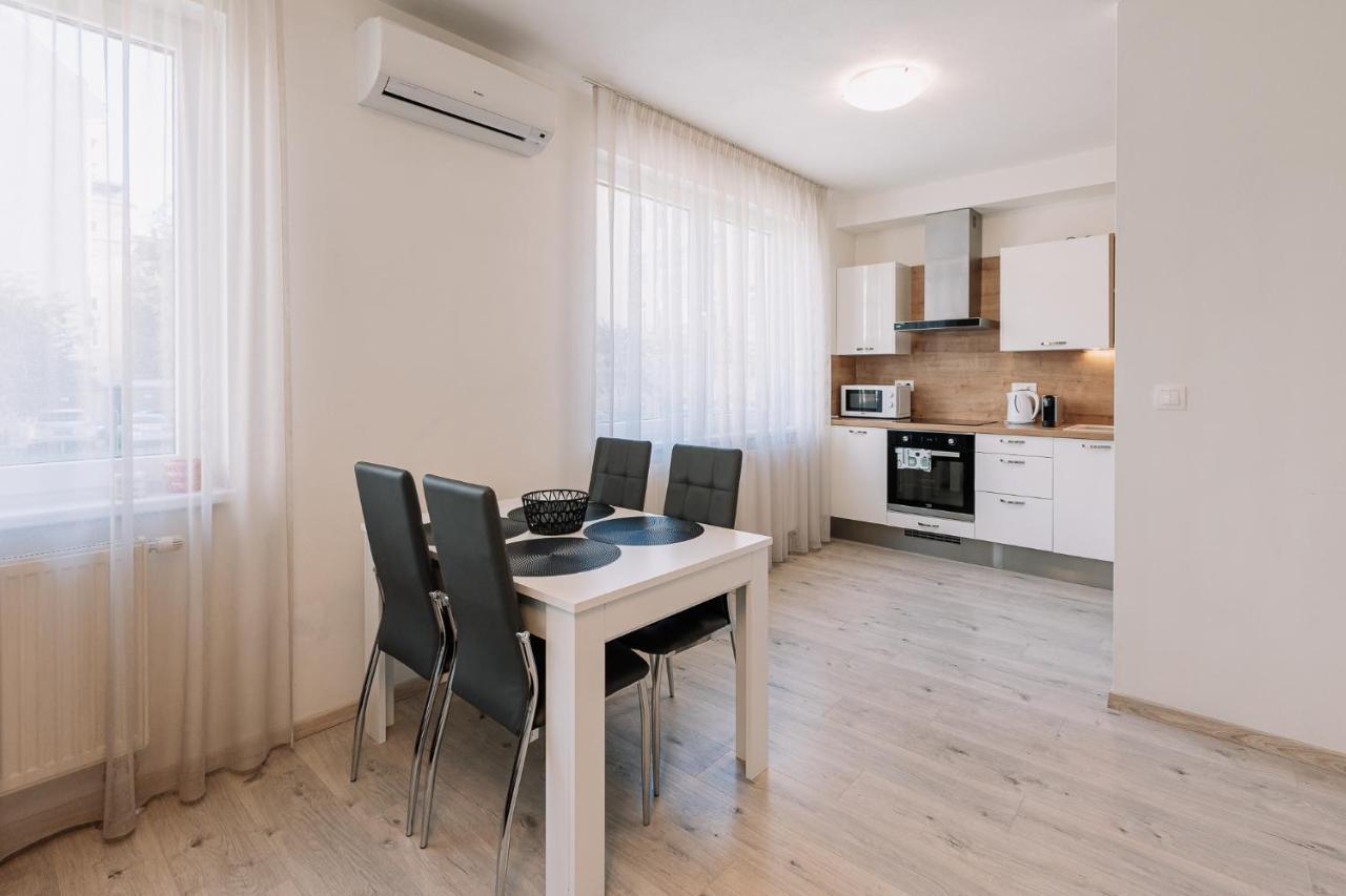 Skau 1 Old Town Family & Business Apartment Free Parking Bratislava Exteriör bild