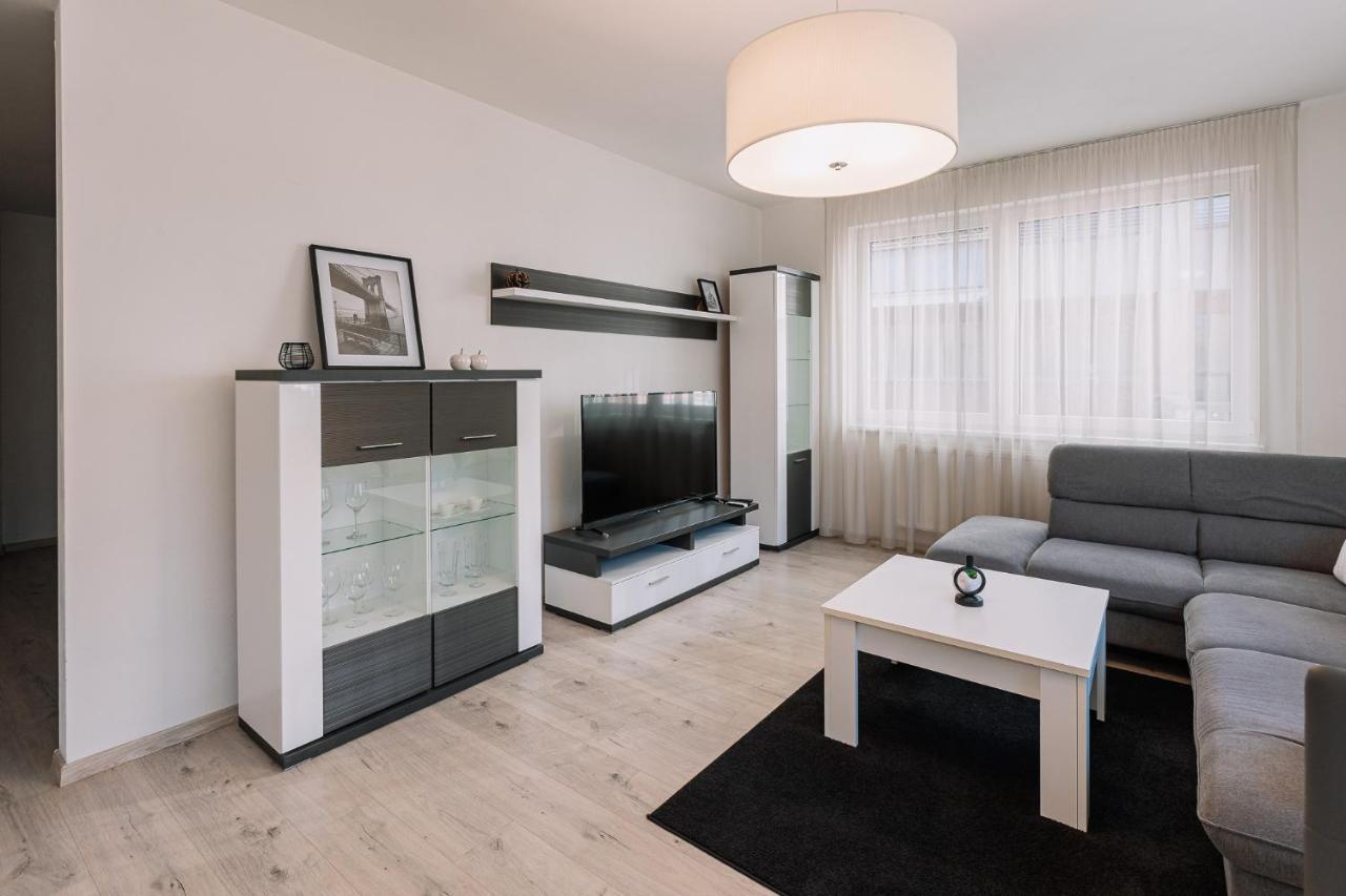 Skau 1 Old Town Family & Business Apartment Free Parking Bratislava Exteriör bild