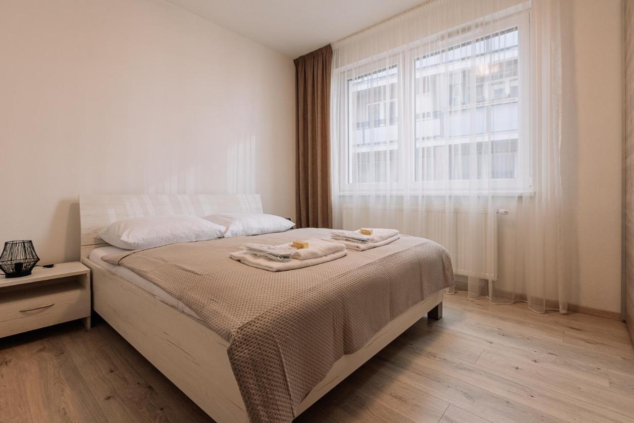 Skau 1 Old Town Family & Business Apartment Free Parking Bratislava Exteriör bild