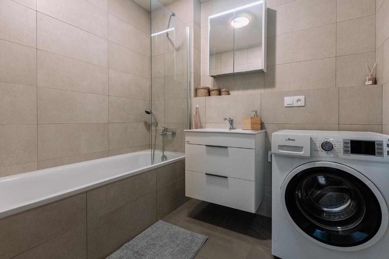 Skau 1 Old Town Family & Business Apartment Free Parking Bratislava Exteriör bild