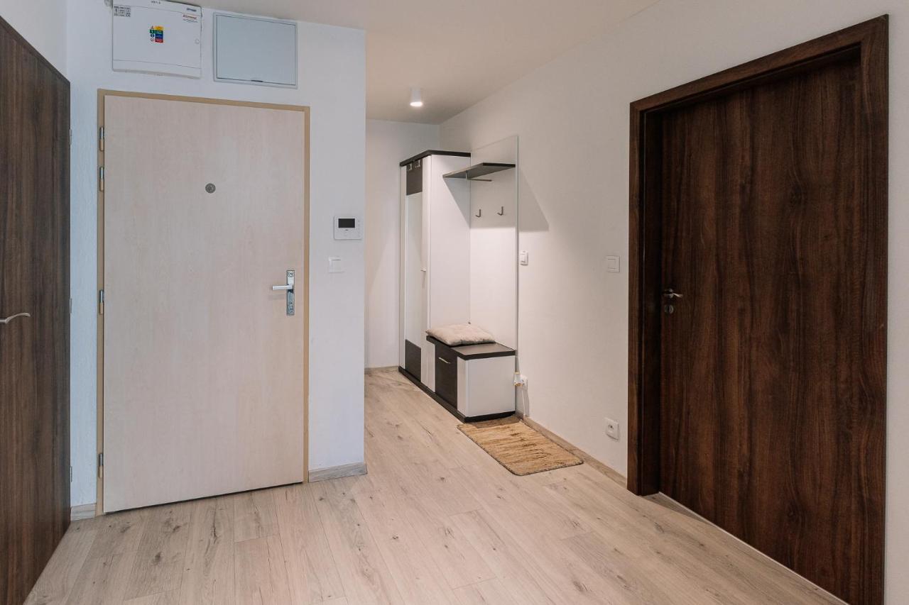 Skau 1 Old Town Family & Business Apartment Free Parking Bratislava Exteriör bild