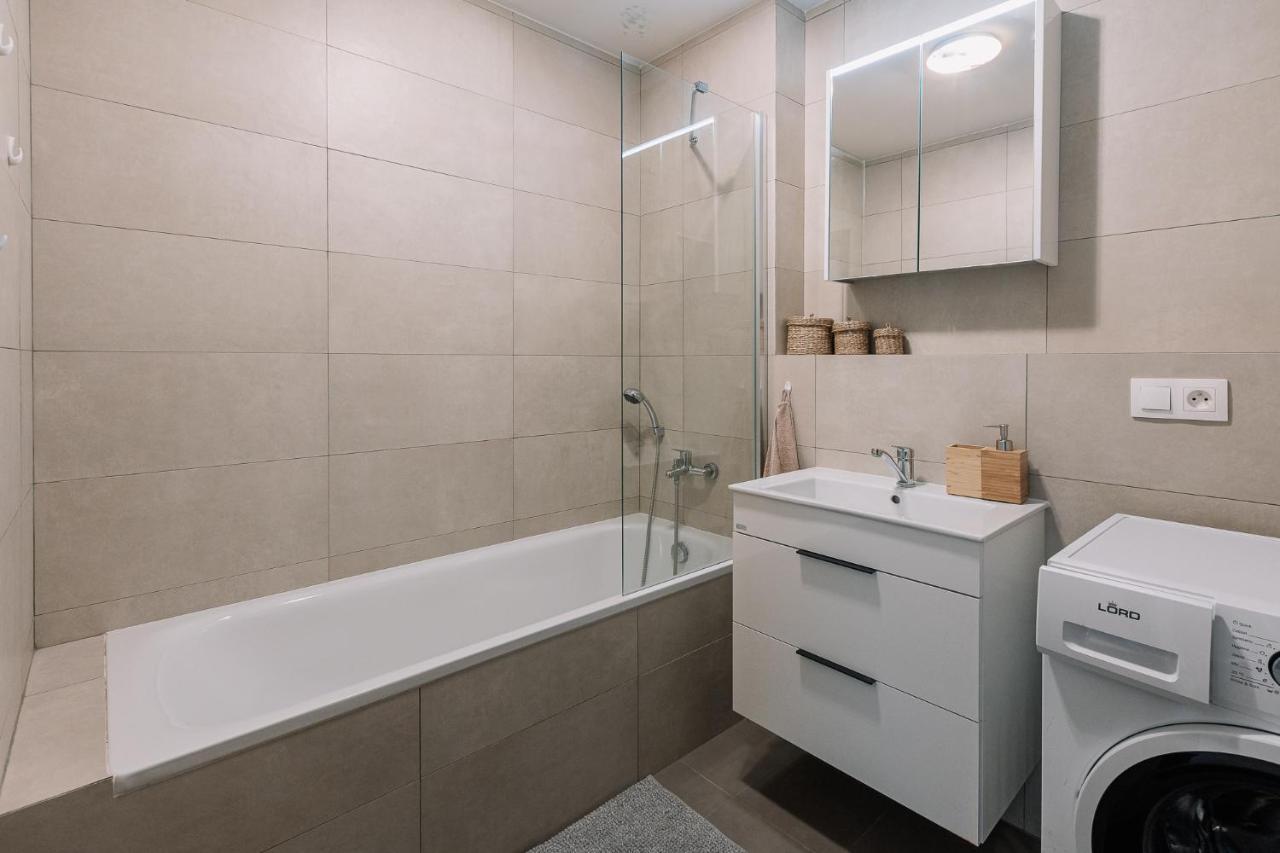 Skau 1 Old Town Family & Business Apartment Free Parking Bratislava Exteriör bild