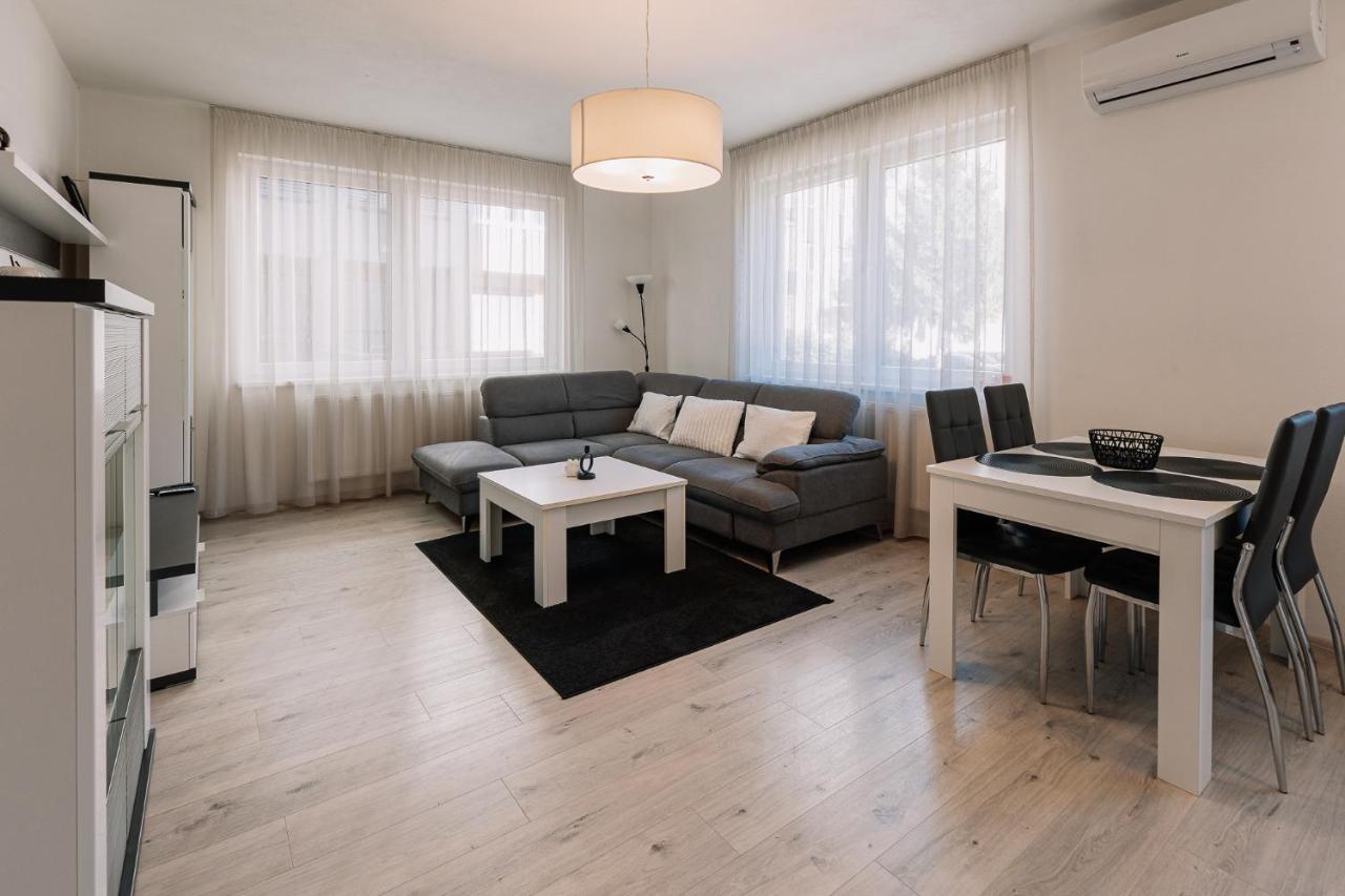 Skau 1 Old Town Family & Business Apartment Free Parking Bratislava Exteriör bild