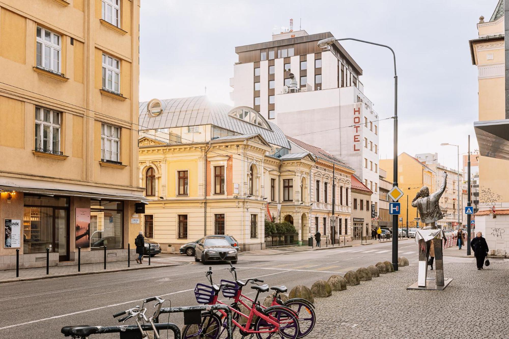 Skau 1 Old Town Family & Business Apartment Free Parking Bratislava Exteriör bild